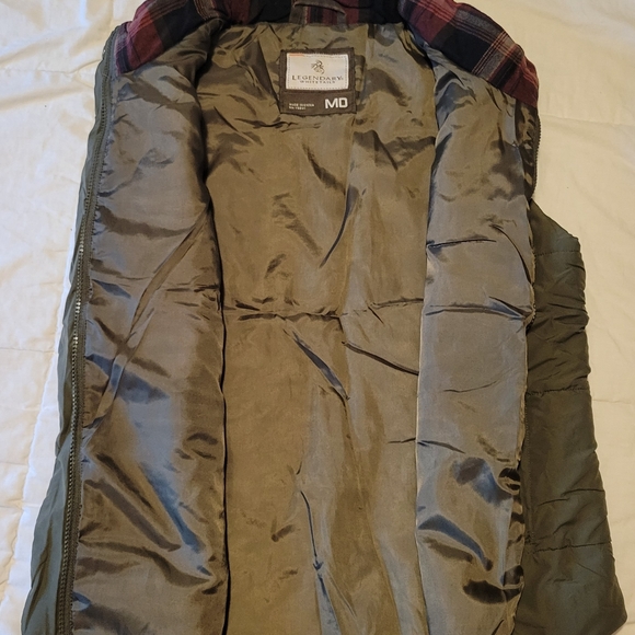 Legendary Whitetails Women's Quilted Toggle Puffer Vest- size Medium. - Picture 3 of 5